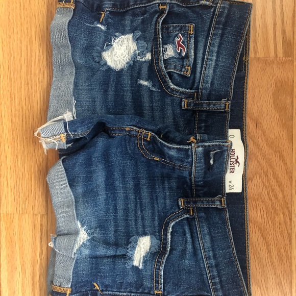 Hollister Low-Rise demin shorts - Picture 3 of 6